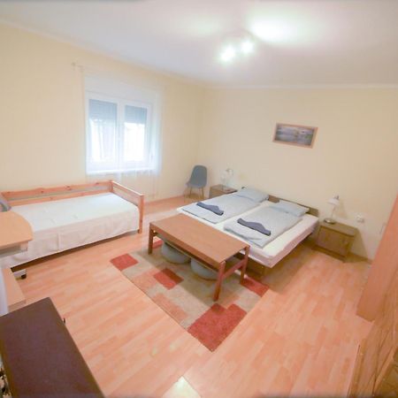 Estike Appartement Balatonlelle Buitenkant foto