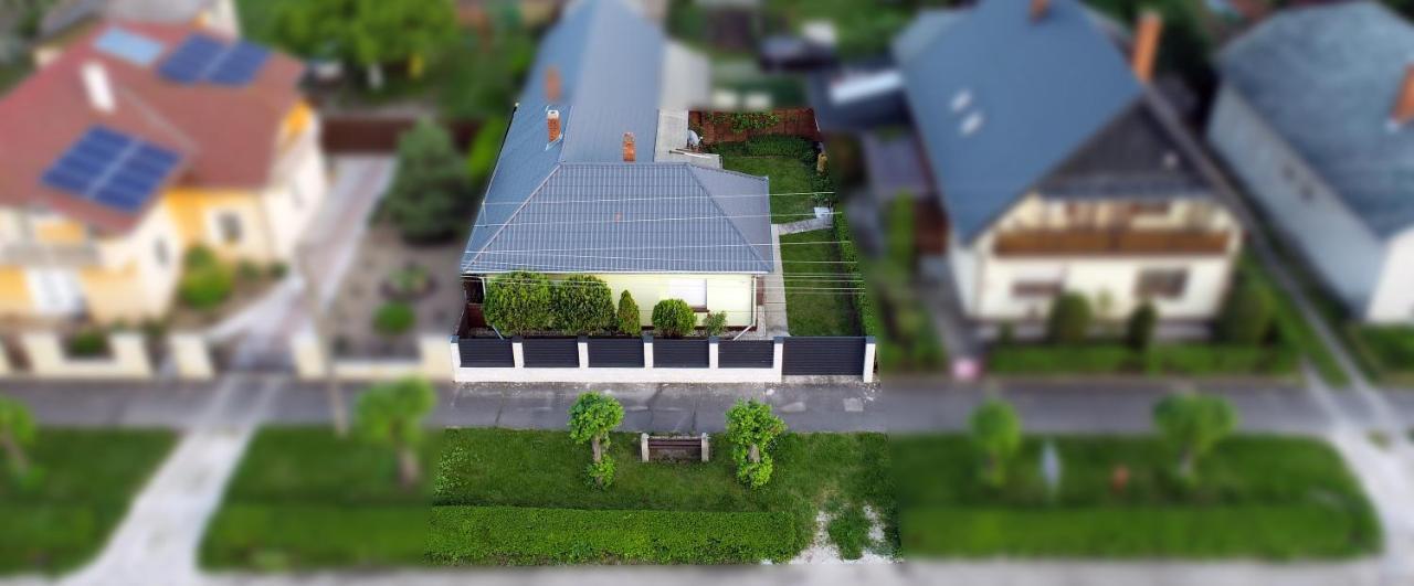 Estike Appartement Balatonlelle Buitenkant foto
