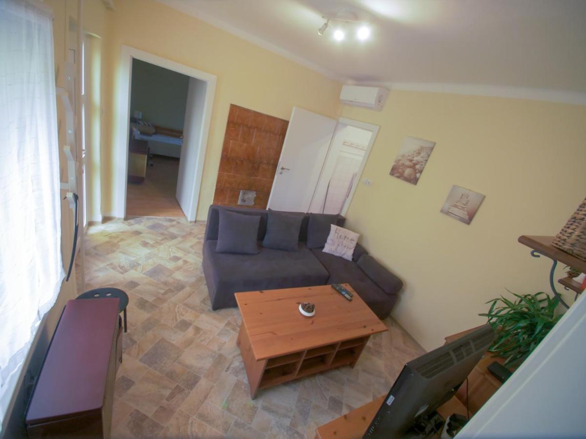 Estike Appartement Balatonlelle Buitenkant foto