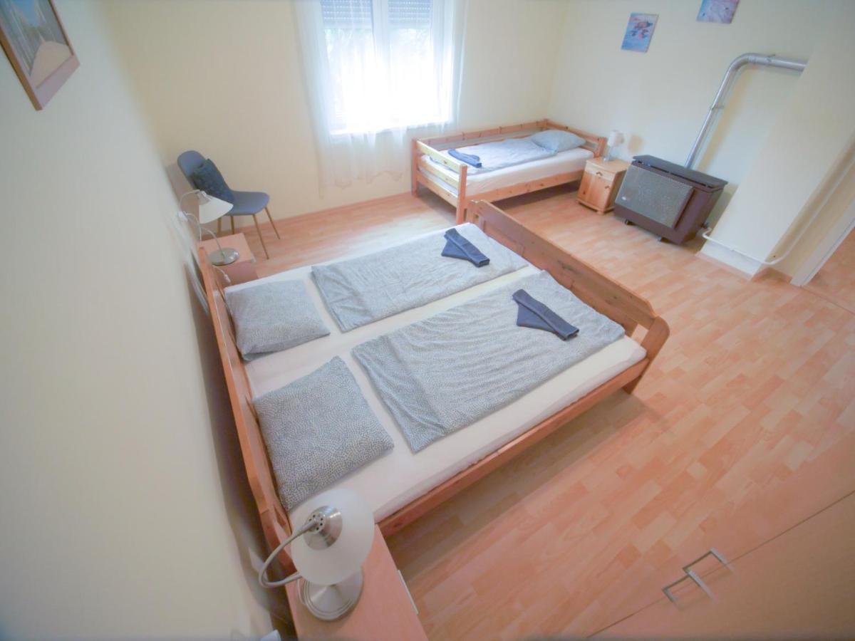 Estike Appartement Balatonlelle Buitenkant foto