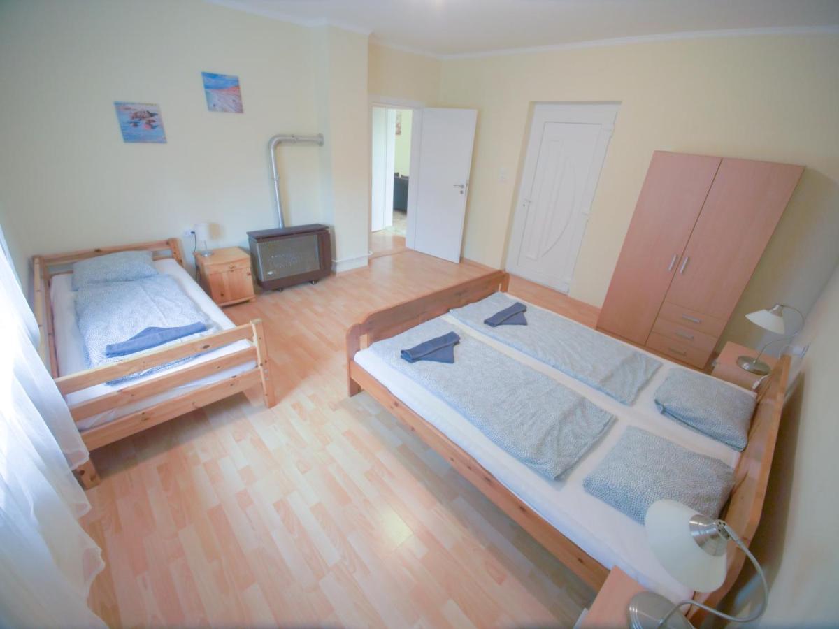 Estike Appartement Balatonlelle Buitenkant foto