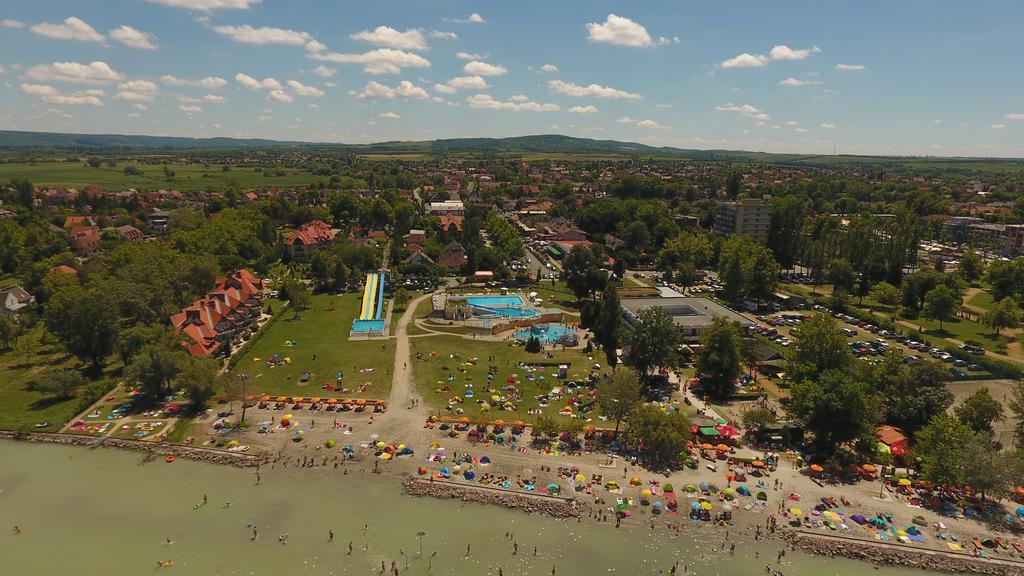 Estike Appartement Balatonlelle Buitenkant foto
